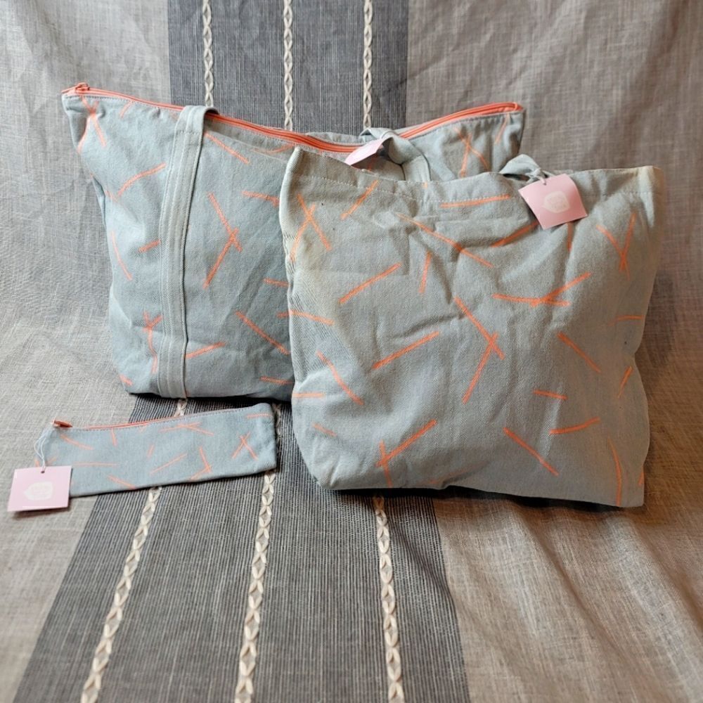 NWT- TALKING OUT OF TURN Canvas Bundle